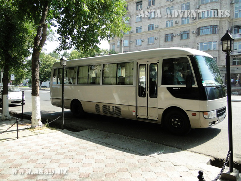 Travel midi-bus Mitsubishi Rosa, 25 seats, a/c, refrigerator, audio, seat belts Travel midi-bus Mitsubishi Rosa, 25 seats, a/c, refrigerator, audio, seat belts