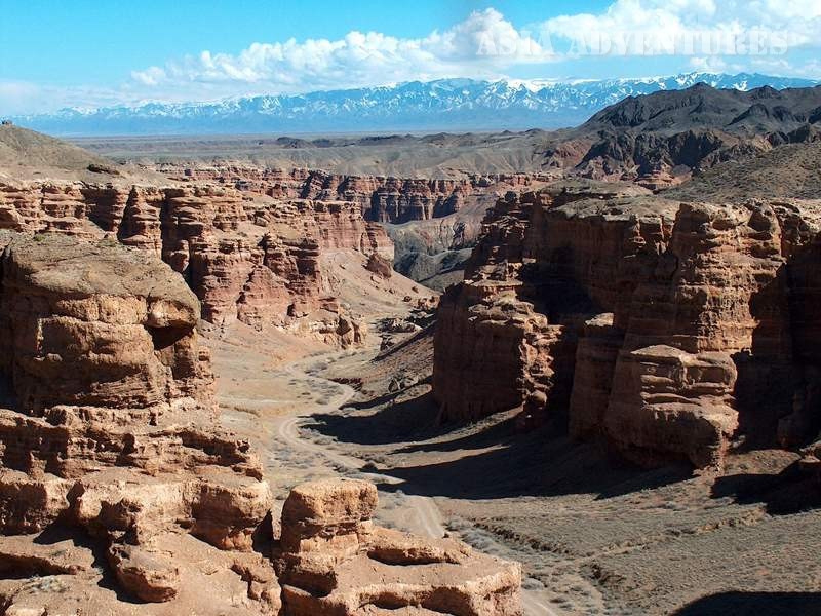 Чарынский каньон формы рельефа вблизи