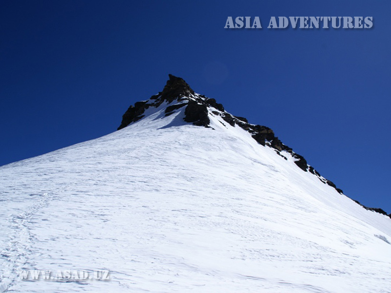 Summit ascend, Karl Marks Peak  (6726 m)