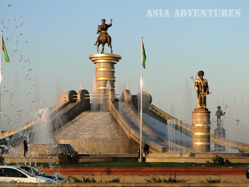 Фонтан Огуз-Хана и сыновья (самый большой фонтанный комплекс в мире), Ашгабад, Туркменистан