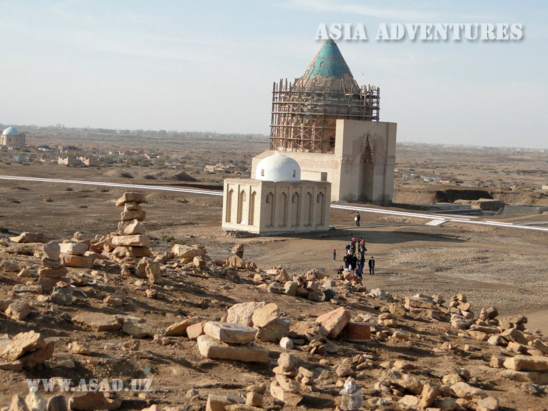 Вид на мавзолей Султана Текеша, Куня-Ургенч, Туркменистан