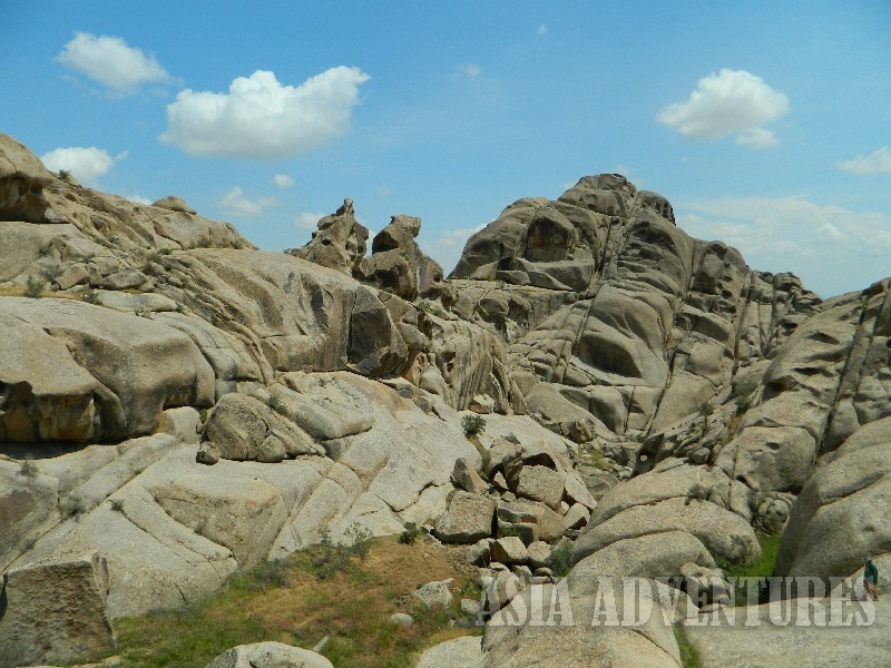 Dzhunayty – Tal Monumenten
