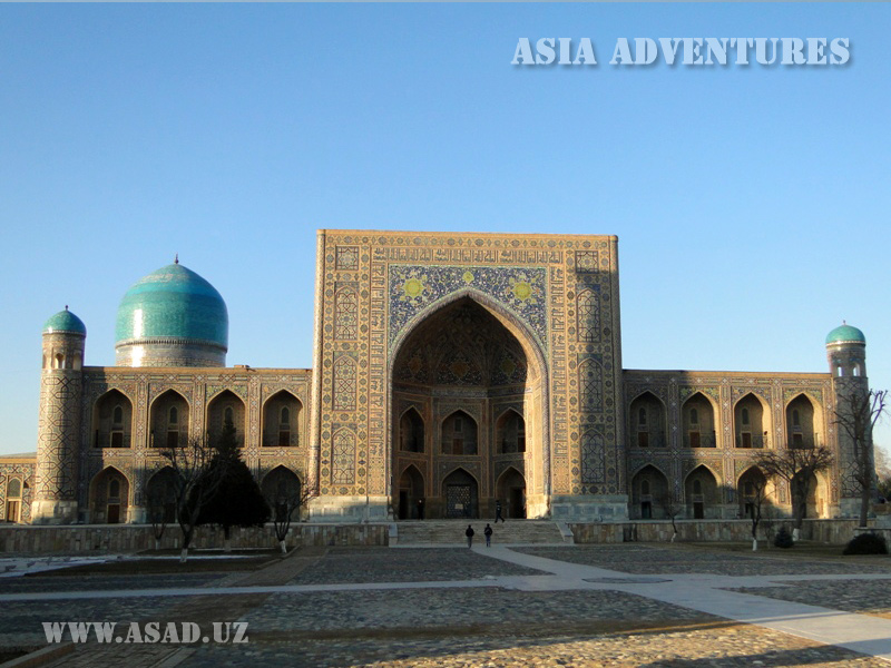 Медресе на площади Регистан