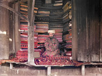 Seller of carpets, the photo of Prokudin-Gorskiy (beginning of XX c.)