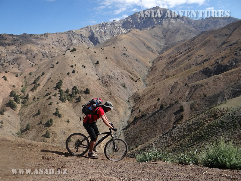 Mountain biking to Pulatkhan Plateau