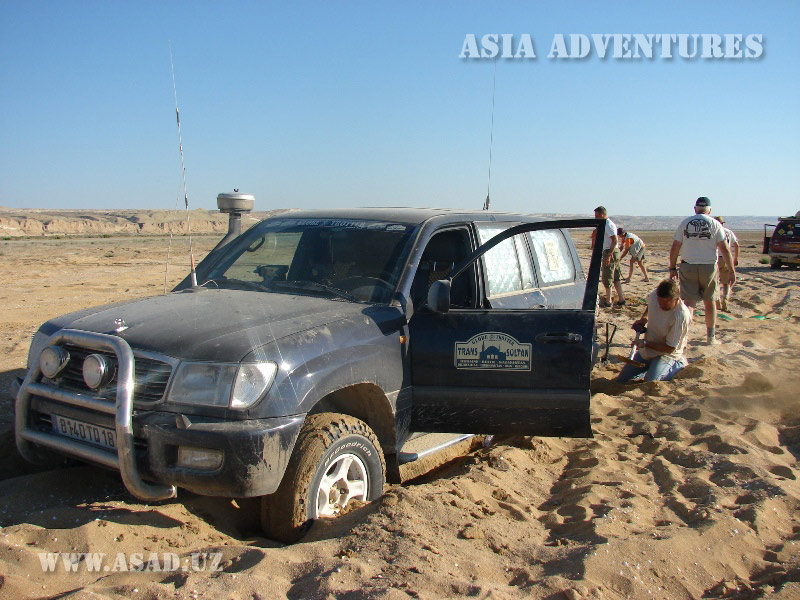 On Jeeps to Aral Sea through Kizil-kums