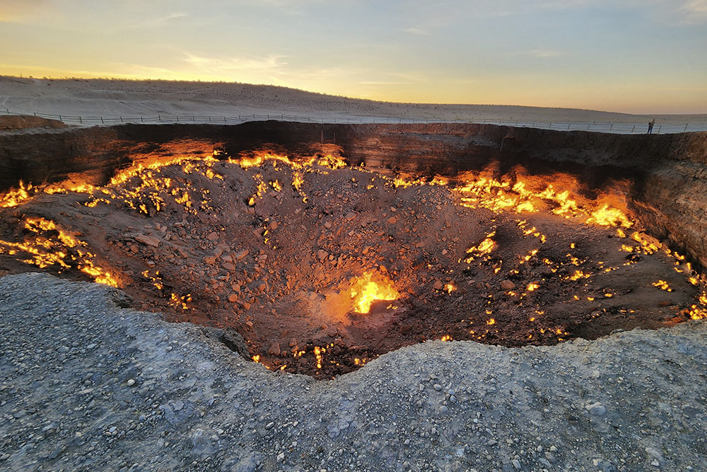 Darvaza gaz crater