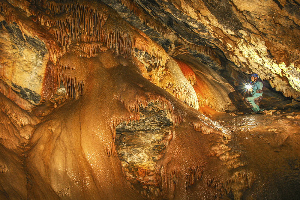 Festivalnaya-Eisfallhöhle