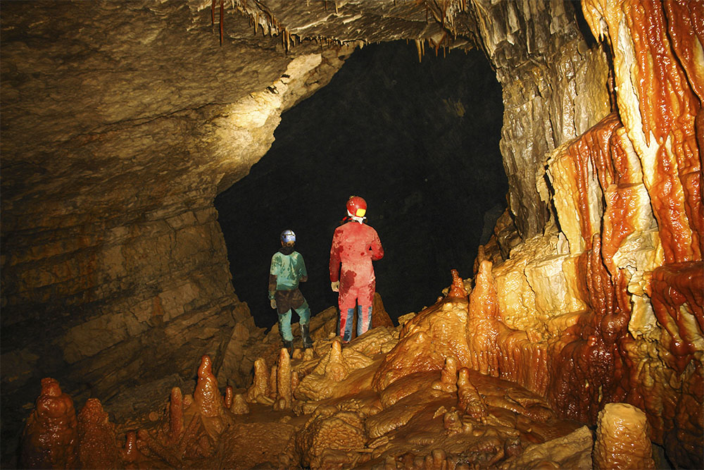 Ledopadnaya cave