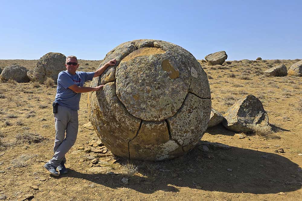 Торыш -долина каменных шаров