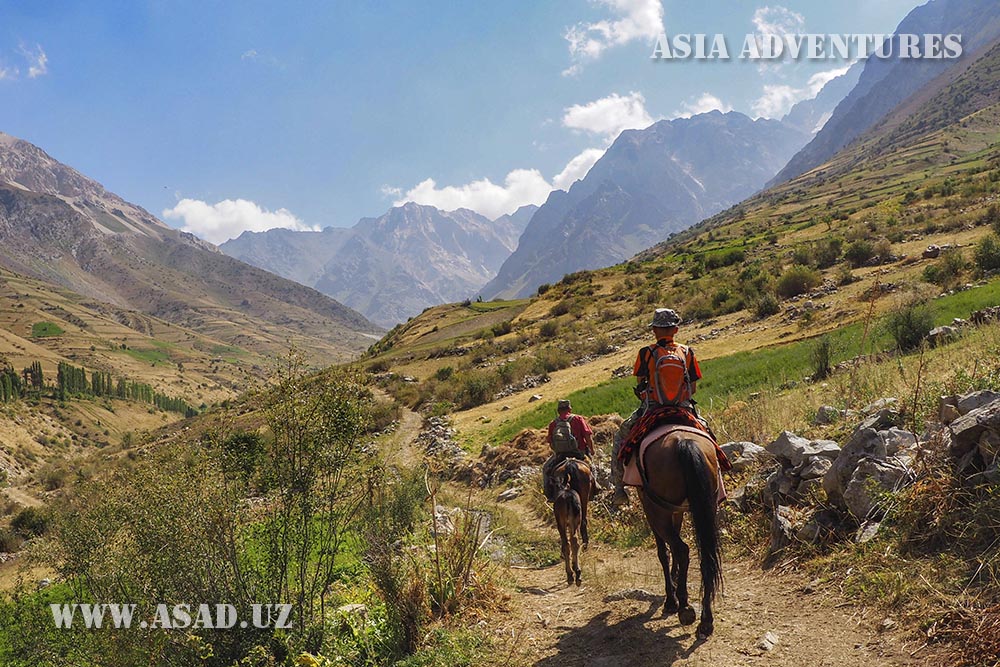 On horseback in the Hissar mountains