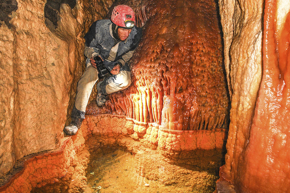 Ledopadnaya cave