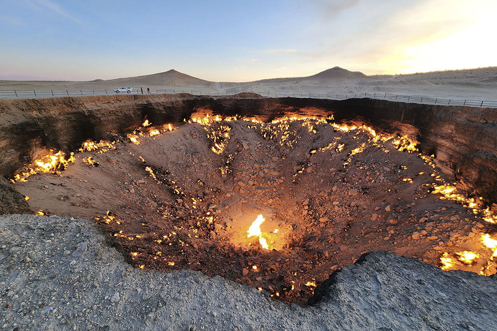 Darvaza gaz crater
