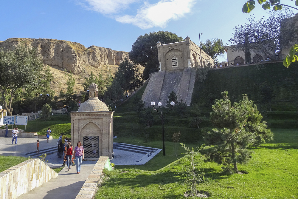 Hoja Daniyar mausoleum