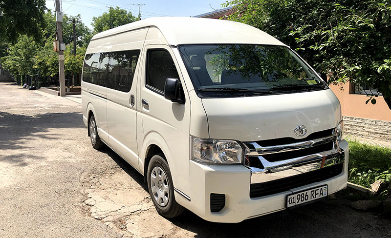 Toyota Hiace front