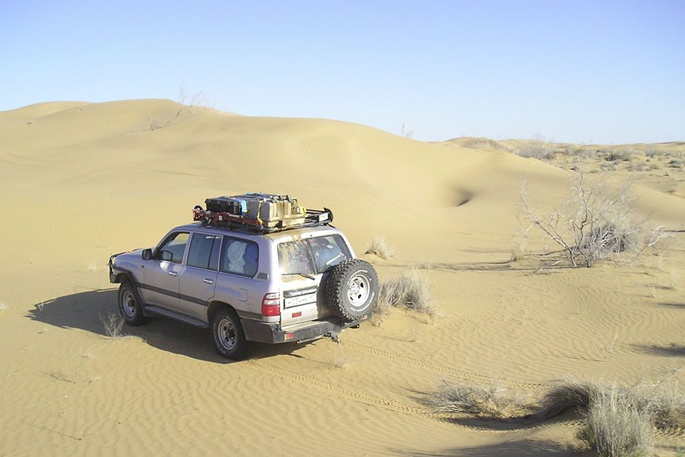 Uzbekistan Tour & Travels. On Jeeps to Aral Sea through Kizil-kums. Jeep tour in Uzbekistan. Off-road tours in Uzbekistan. Asia Adventures