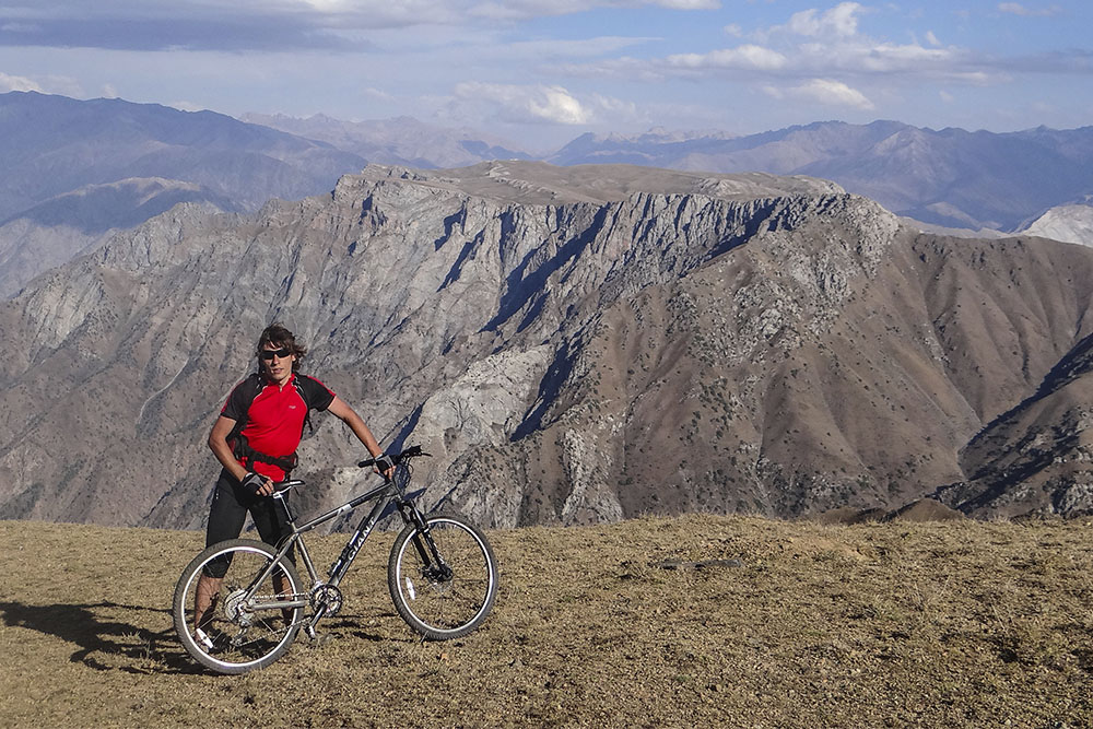 Uzbekistan Tour & Travels. Mountain biking to Pulatkhan Plateau. Biking in Uzbekistan. Asia Adventures
